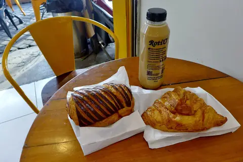 Mr Tea's Coffees & Cakes photo 3